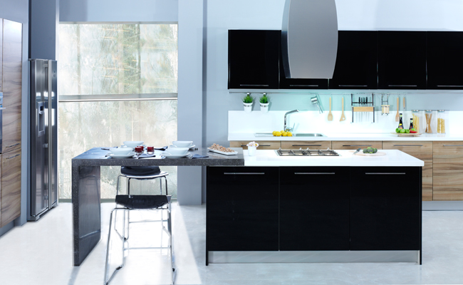 Siyah parlak kelebek mutfak tasarımları