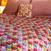 renkli dantel yatak örtüsü