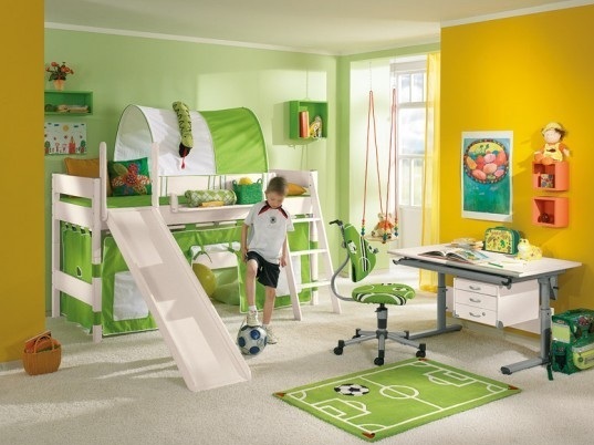 Futbolcu tasarımlı oyun parklı çocuk odası örnekeleri