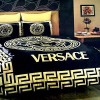 Siyah Versace yatak örtüsü