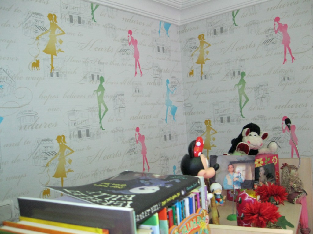 İlginç desenli çocuk odası duvar kağıdı tasarımları