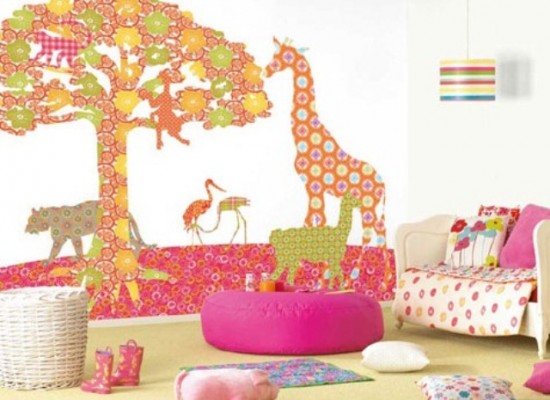 Şık zürafa ve ağaç desenli çocuk odası duvar kağıdı örnekleri