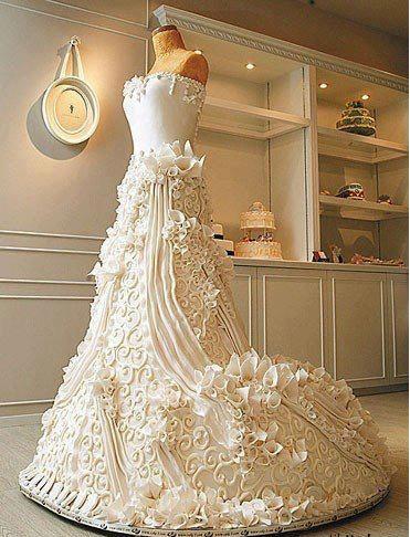 Gerçek gelinlik şeklinde ilginç düğün pastası örnekleri