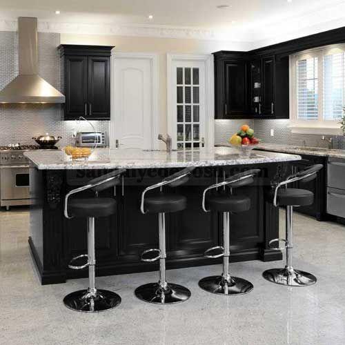 Siyah mutfaklar için bar sandalyesi modeli
